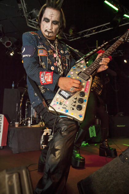 Rebel Rebel : glamtastic Hollywood shock rock